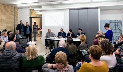 L’Ajuntament de Badalona presenta al veïnat la proposta de remodelació de la plaça President Tarradellas.