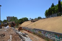 Dijous comença la instal·lació de la passarel·la de 30 metres al Torrent de la Font i la 3a fase de les obres de pavimentació de la carretera de Can Ruti