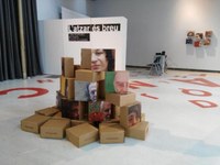 El fotògraf Toni Moreno retrata 64 poetes en l’exposició “L’atzar és breu” que presenta a l’Espai Betúlia de Badalona