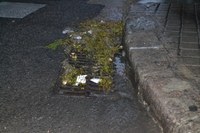 L’Ajuntament intensifica els treballs de neteja i manteniment d’embornals i clavegueram per reduir l’impacte dels episodis forts de pluja