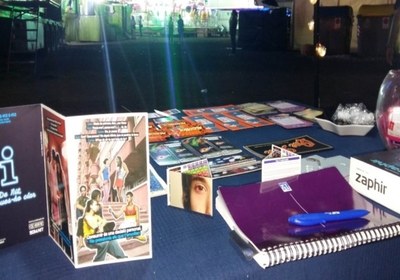 Badalona instal·la un punt d’informació nocturn per informar al jovent sobre la prevenció del consum de drogues i alcohol.