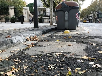 La Guàrdia Urbana de Badalona ha detingut aquesta matinada dos homes com a presumptes autors de la crema de contenidors.
