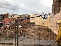 Tornen a casa les últimes persones desallotjades dels immobles més pròxims a l’enderrocament de l’edifici del passatge de la Torre de Badalona