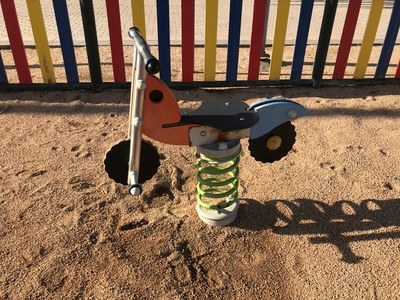 Avui entra en vigor el nou contracte de manteniment, reparació, reforma i millora de les àrees de joc infantil de Badalona.