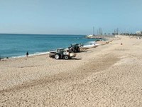 Avui es comencen a posar a punt les platges de Badalona per quan la situació actual permeti gaudir d’aquest espai