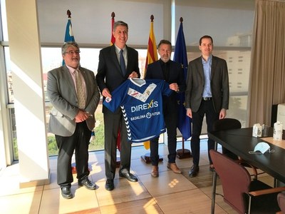 L’Ajuntament i el CF Badalona signen la pròrroga del contracte de patrocini per a la difusió de la marca “Badalona és futur”.