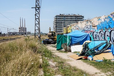 Desmantellat un assentament il·legal prop del port de Badalona.