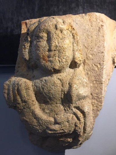 Una excavació arqueològica al carrer del Temple de Badalona descobreix una peça singular de la baixa Edat Mitjana.