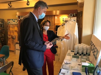 L’alcalde de Badalona visita l’empresa Probex que destaca per la fabricació de productes de protecció personal davant la Covid19.