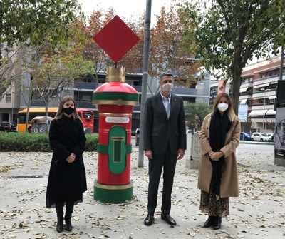 Els nens i les nenes de Badalona ja disposen de sis bústies reials per a fer arribar les seves cartes als Reis d’Orient.