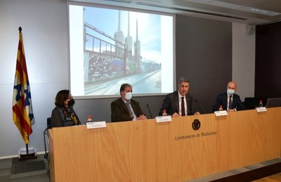 Acord per enderrocar el mur del carrer d’Eduard Maristany a l’alçada de les Tres Xemeneies.