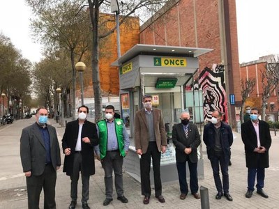 L’ONCE comença la renovació dels seus quioscos a Badalona per models més accessibles i ecològics.