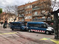 Els Mossos d’Esquadra intervenen en tres pisos del barri de Sant Roc on hi havia plantacions de marihuana i detenen una persona