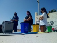 El Centre d’Adults Morera Pomar participa en un projecte ambiental per aprendre i conscienciar sobre els residus plàstics a les platges de Badalona