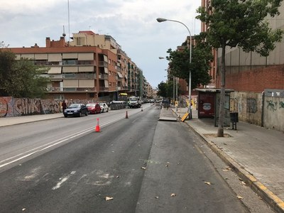 El carrer de Coll i Pujol s’ha tallat al trànsit en direcció mar fins al 30 de juliol a causa d’uns treballs de millora en el paviment.