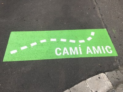 Badalona promou entre els infants els desplaçaments a peu o amb transport públic per anar i tornar de l’escola.