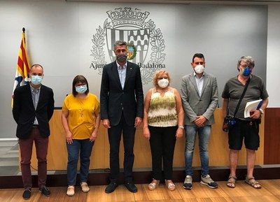 Ajuntament de Badalona i sindicats acorden mantenir i vetllar pel manteniment de les condicions laborals dels treballadors i treballadores del servei de neteja.