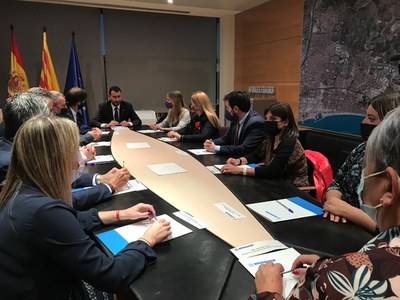 El nou Govern municipal celebra la seva primera reunió de treball.