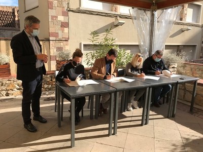 Ajuntament, restauradors i entitats veïnals han signat un acord que fixa els nous horaris de funcionament de les terrasses dels bars i restaurants de Badalona durant l’any 2022.