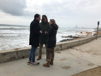 Els alcaldes de Badalona i de Montgat demanen solucions urgents per evitar la desaparició progressiva de les platges.