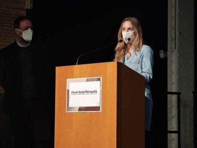 La segona tinenta d’Alcaldia Aïda Llauradó clou la Jornada del Fòrum Social Metropolità.