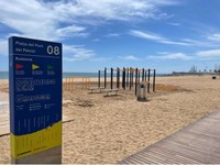 Comença la instal·lació dels serveis bàsics i de les guinguetes per deixar a punt les platges de Badalona per a la nova temporada de bany
