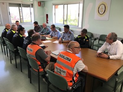 Prop d’un centenar d’agents reforcen la seguretat durant la Nit de Sant Anastasi de Badalona.