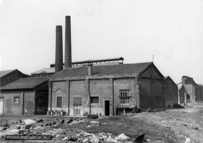 El Museu de Badalona inaugura l’exposició “Les fàbriques perdudes de la façana marítima”.