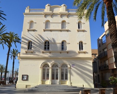 El Grup de Belles Arts del Museu de Badalona presenta una exposició col·lectiva de pintura a l’Escola del Mar.