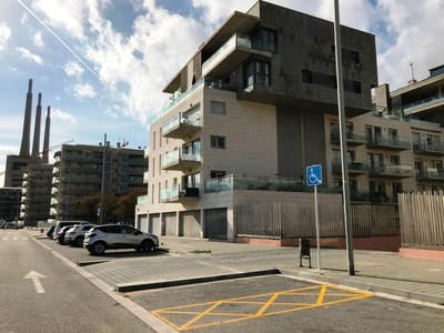 Els veïns i les veïnes dels barris de La Mora i de Manresà de Badalona podran aparcar a la zona taronja fins al 30 de setembre.