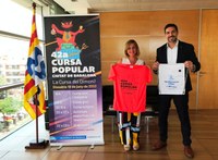 Presentada la samarreta i la bossa del corredor de la 42a Cursa Popular Ciutat de Badalona