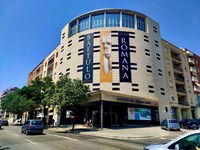 La façana del Museu de Badalona es converteix en aparador del patrimoni romà