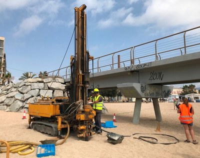 Avui han començat els treballs de l’estudi geotècnic necessari per fer el projecte de restauració del pont del Petroli de Badalona.
