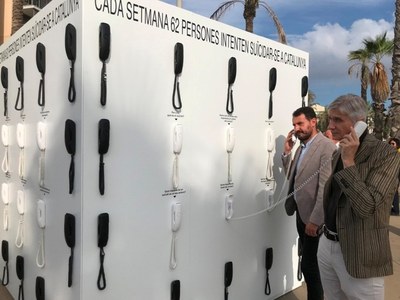 Salut presenta a Badalona una experiència immersiva per donar a conèixer el telèfon d'atenció a la conducta suïcida.