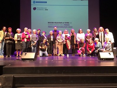 Maite Inglés, Maria Celma, Picam Dragons i Ponts per la pau guanyen el Premi Trencant Invisibilitats del Consell Municipal de les Dones de Badalona.