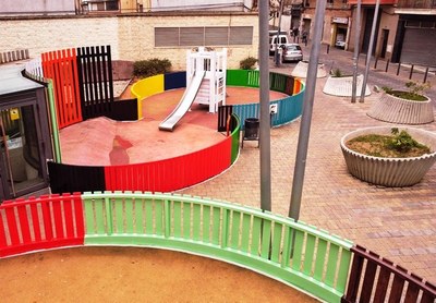 Inauguració del projecte comunitari d’art urbà a la plaça d’Antonio Machado del barri La Salut.