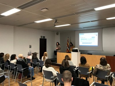 L’Ajuntament de Badalona realitza una jornada de treball per fomentar que els Punts Lila arribin a més gent.