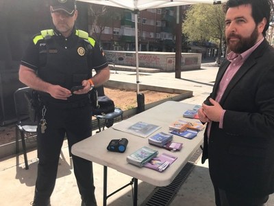 Presentació dels nous dispositius electrònics que permeten a la Guàrdia Urbana de Badalona la tramitació instantània de les denúncies.