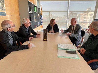 L’Ajuntament de Badalona homenatja a les persones donants de sang del municipi amb un monument al Jardí de Ca l’Amigó.