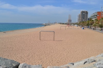 Es limiten els horaris de pesca a les platges de Badalona fins al 15 de setembre.