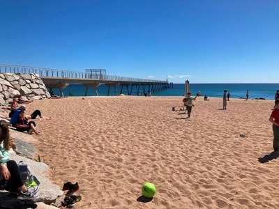 L’alcalde de Badalona signa un Ban per recordar que s’ha de fer un ús cívic de les platges.