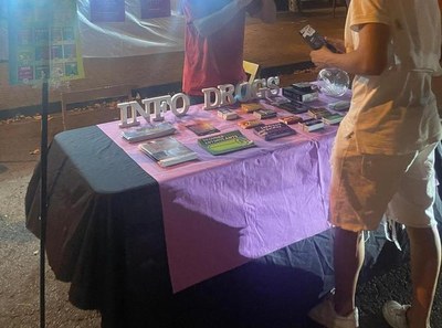 Badalona comença avui una campanya de sensibilització a la zona d’oci nocturn per conscienciar dels riscos del consum de substàncies addictives.