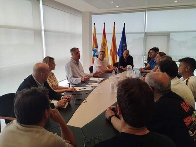 El Govern de Badalona es reuneix amb representants dels locals d’oci nocturn per abordar les necessitats del sector a la ciutat.