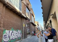 L’Ajuntament instal·larà mesures de protecció per evitar nous despreniments a la façana del Mercat Municipal Maignon