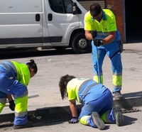 L’Ajuntament de Badalona ha netejat a fons de manera preventiva embornals i clavegueram davant el risc de pluges aquest cap de setmana