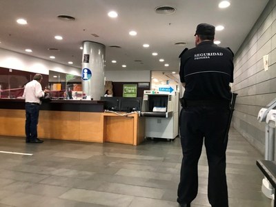 Badalona allibera als agents de la Guàrdia Urbana del servei de vigilància estàtica dels edificis municipals.