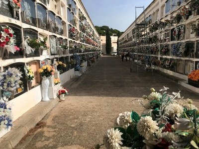 Els cementiris de Badalona amplien els seus horaris amb motiu de la diada de Tots Sants.