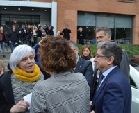 L’alcaldessa de Badalona lliura en mà una carta a la ministra de Sanitat, Dolors Montserrat, per exigir el desencallament de la convocatòria del plenari del Consorci Badalona Sud