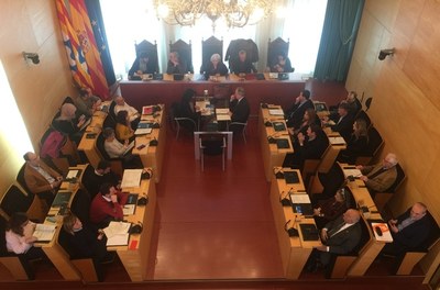 El Ple de l’Ajuntament aprova el procediment per adjudicar el contracte de subministrament elèctric i de gas dels edificis i empreses municipals.