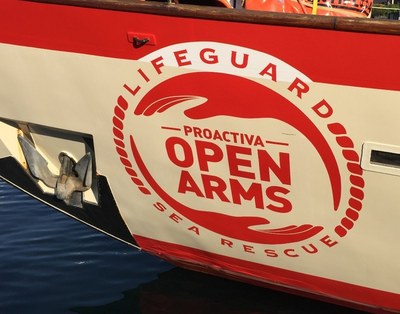 L’alcaldessa de Badalona i representants de ProActiva Open Arms es reuneixen demà amb l’alcalde de Nàpols per exposar el cas del vaixell de l’ONG, que continua retingut a Sicília.